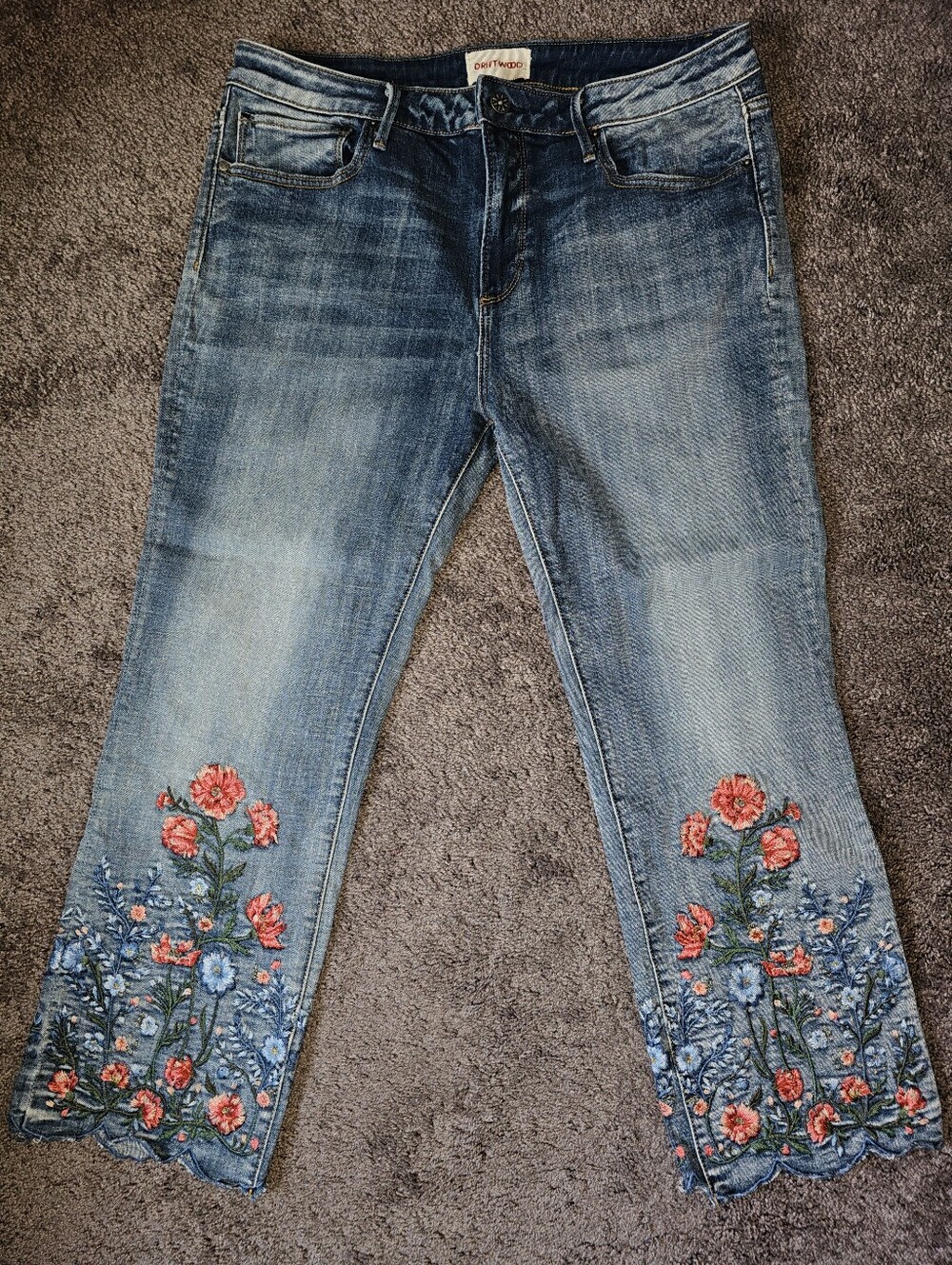 Driftwood Candace Scallop Crop Floral Embroidered Jeans Sz 33